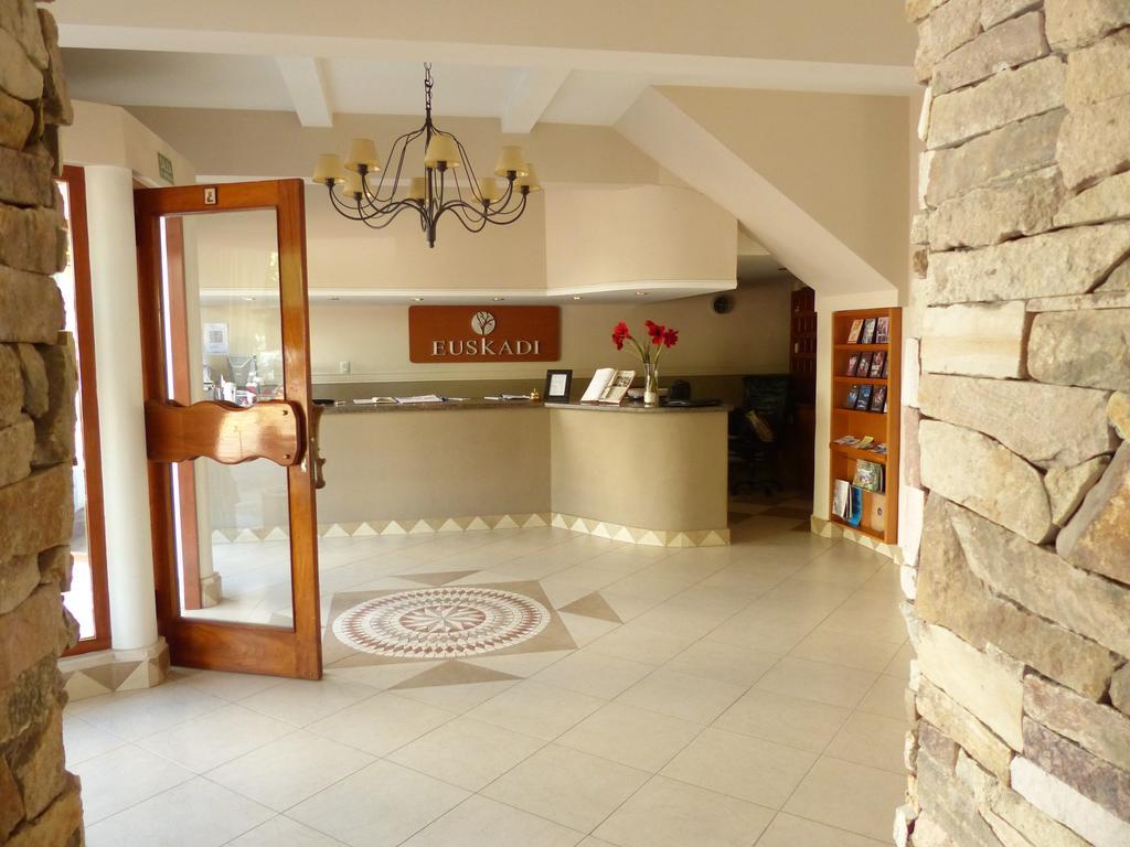 Euskadi Hotel General Pico Exterior photo