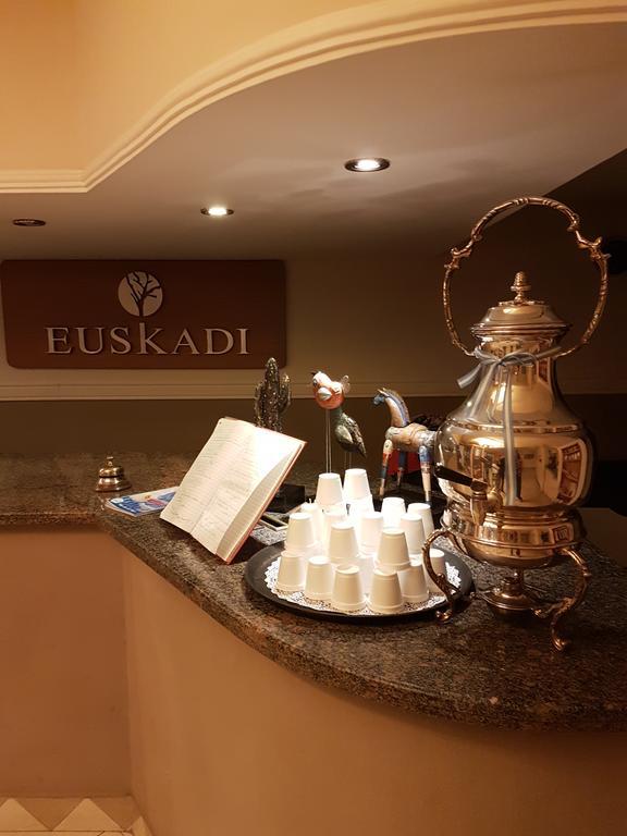 Euskadi Hotel General Pico Exterior photo